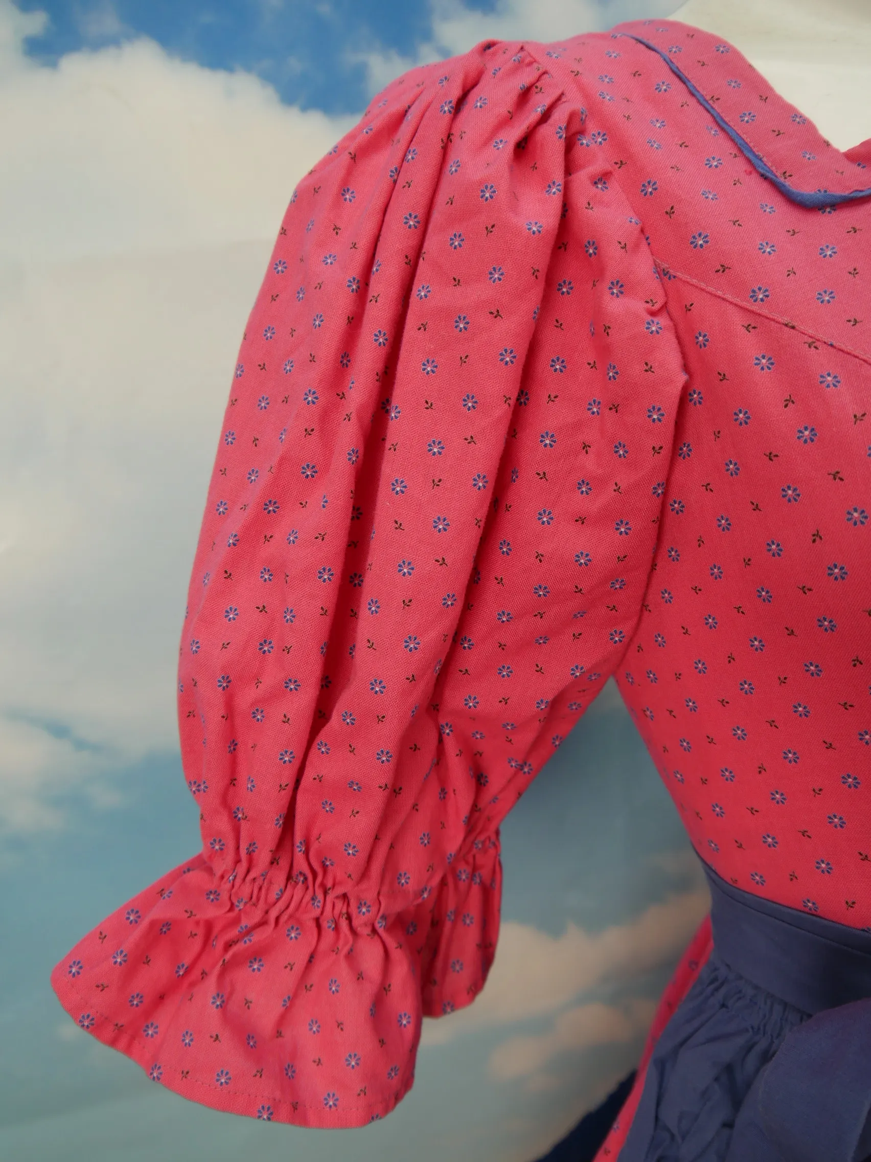 Feinmuster und Handgenäht süße kurze Puffärmel Vintage Dirndl mit Schürze Gr.38