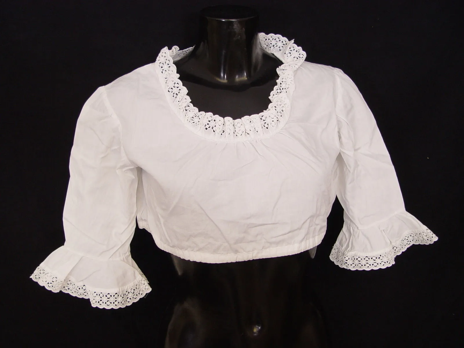Gr.40 Dirndlbluse Rüschen und Häkelspitze Tellerärmel Bluse für Dirndl B1071