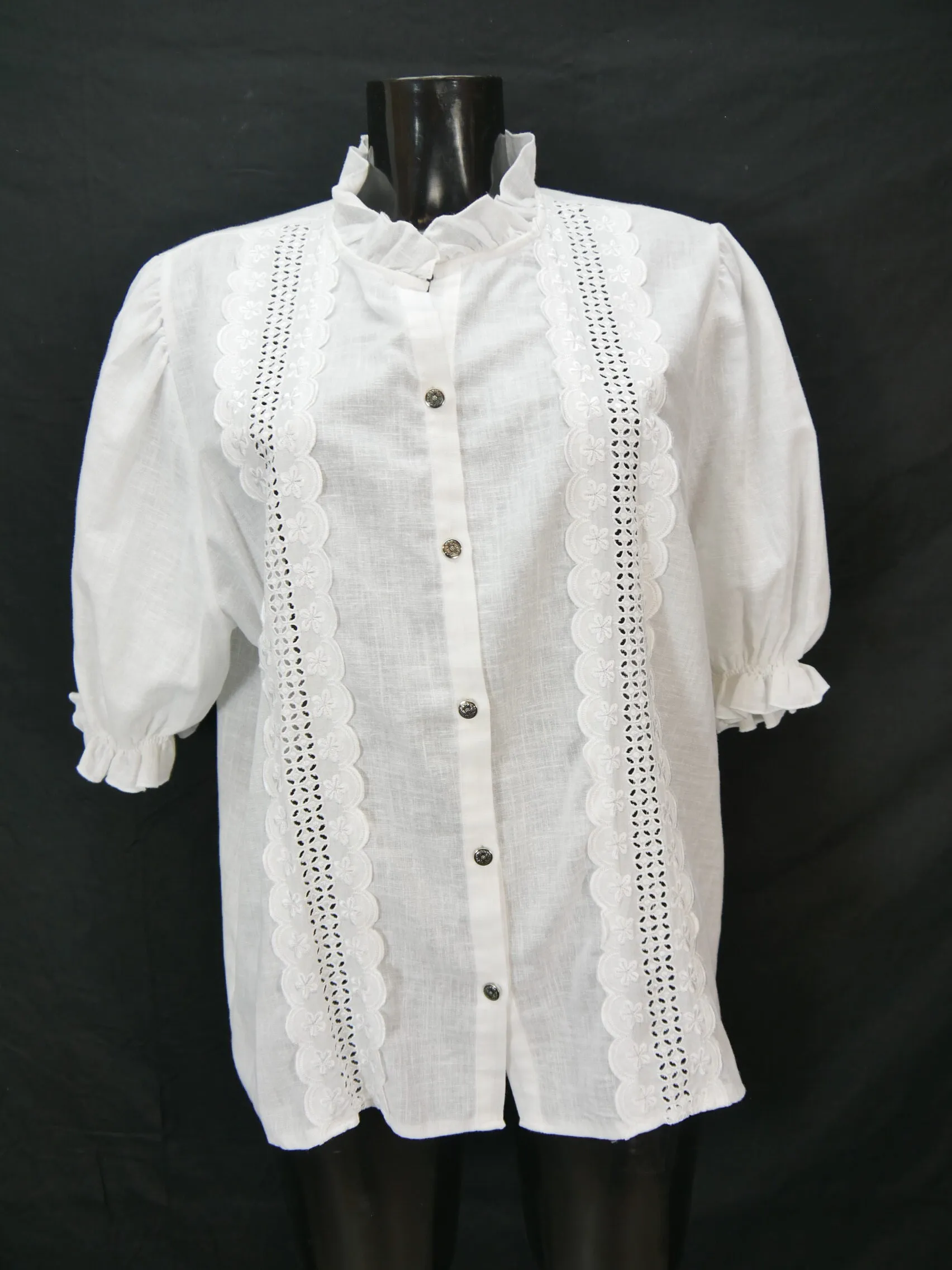 Gr.48 Trachtenbluse weiß Bluse für Dirndl Spitze Stickerei und Rüschen TB9260