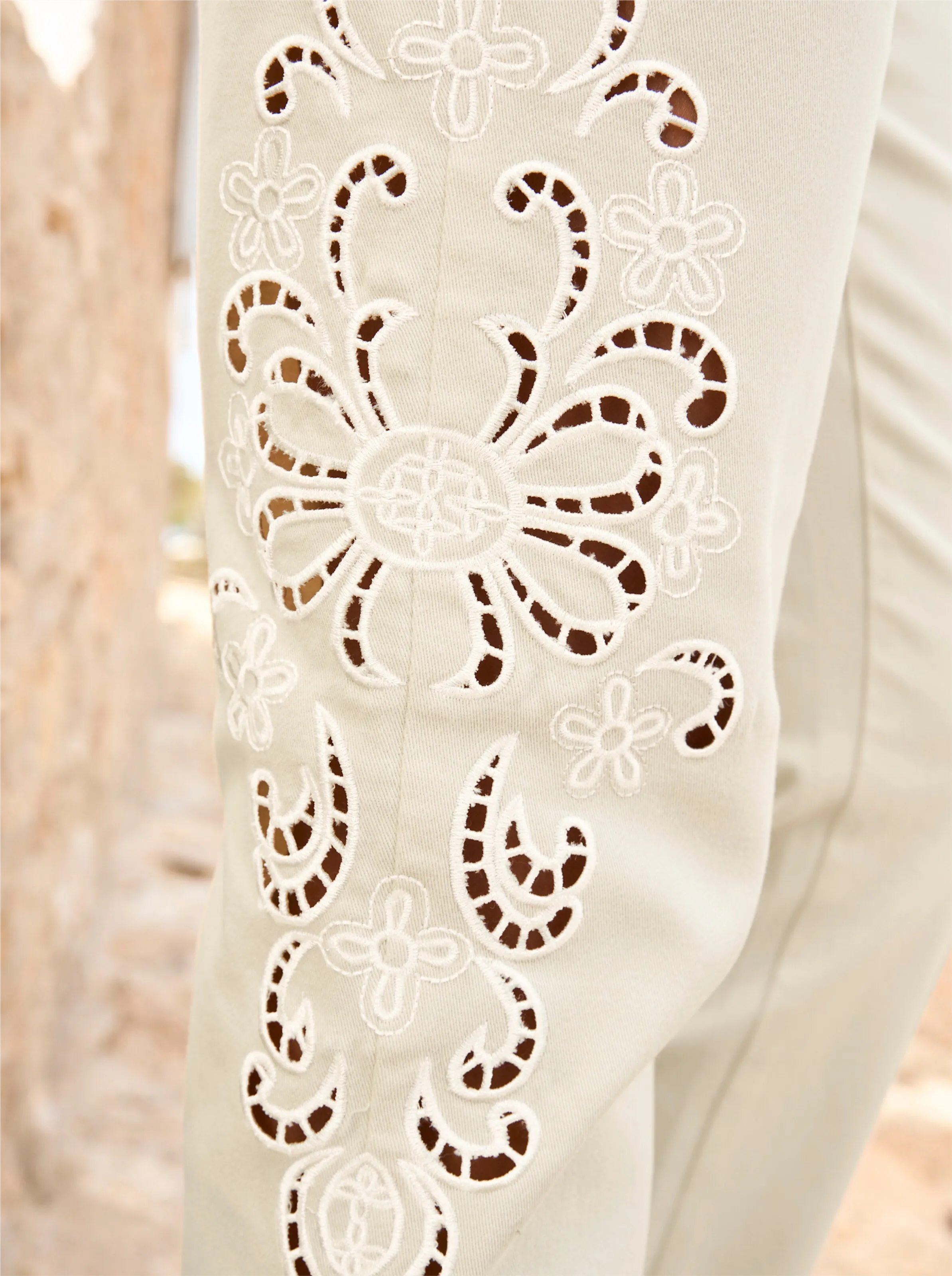 heine Hose in sand