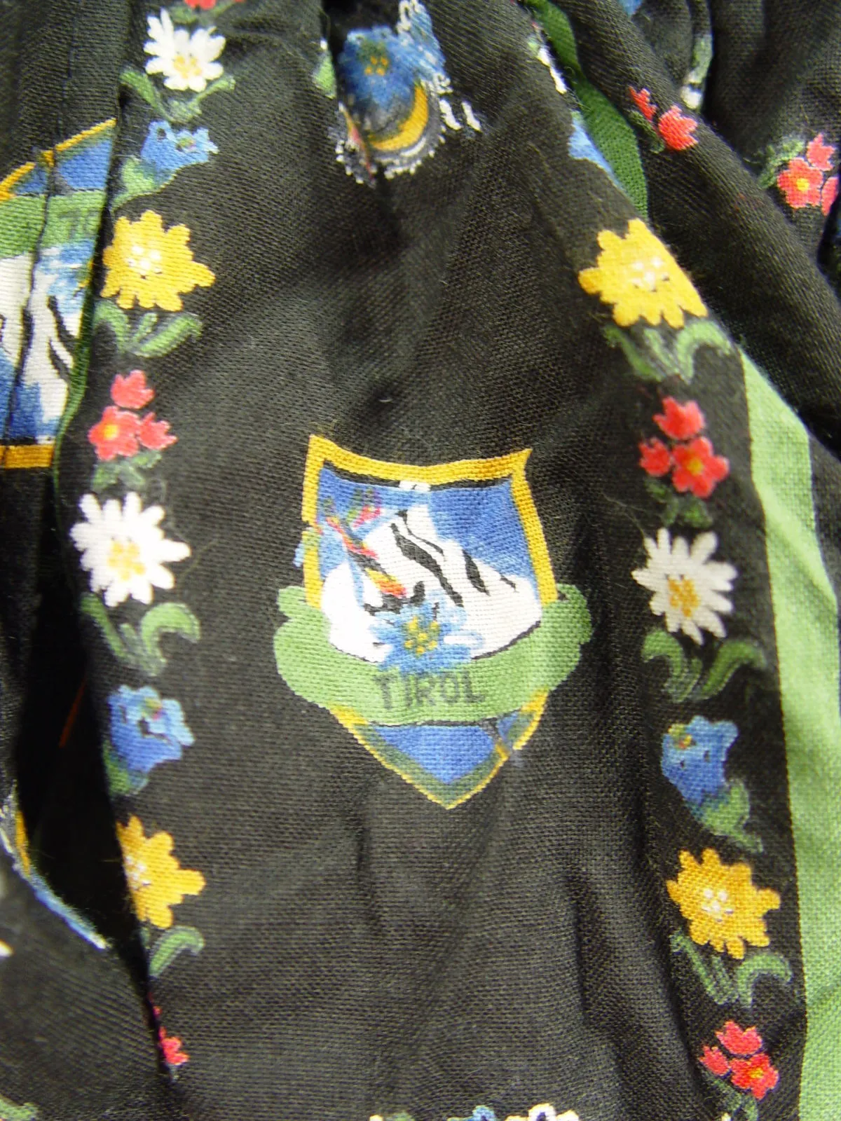 hochgeschlossen Blümchenmuster sehr leichtes Trachten Dirndl mit Schürze Gr.46