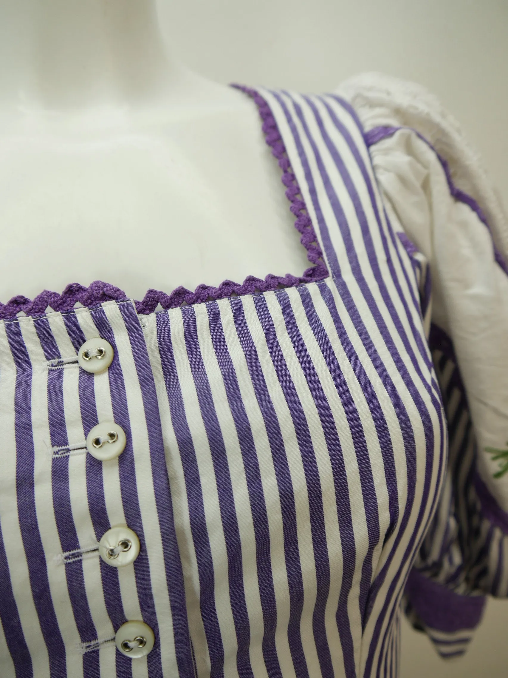 Krüger Berchtesgaden lila gestreift süßes Dirndl mit Schürze Trachtenkleid Gr.34