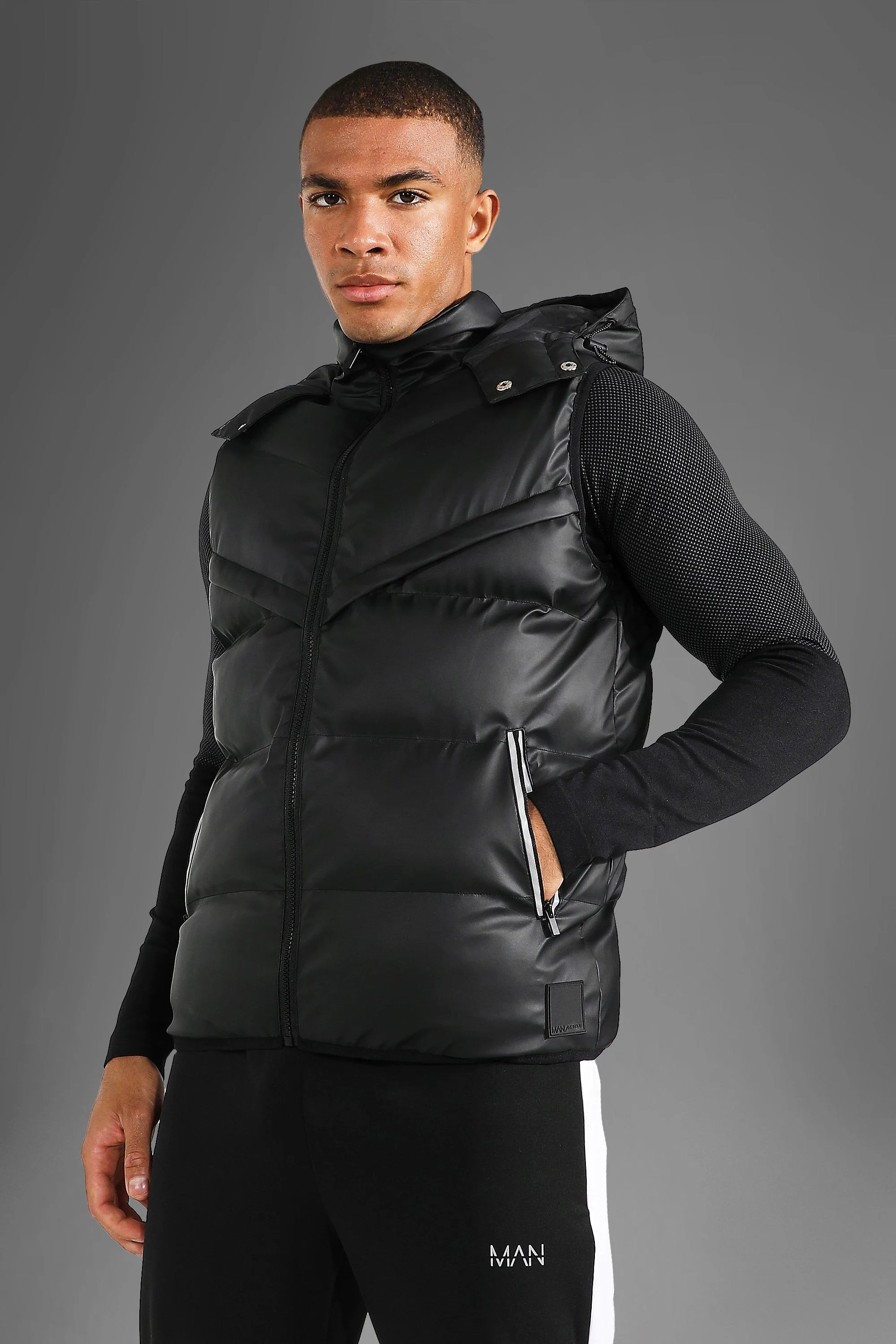 Man Active matte Steppweste mit Kapuze