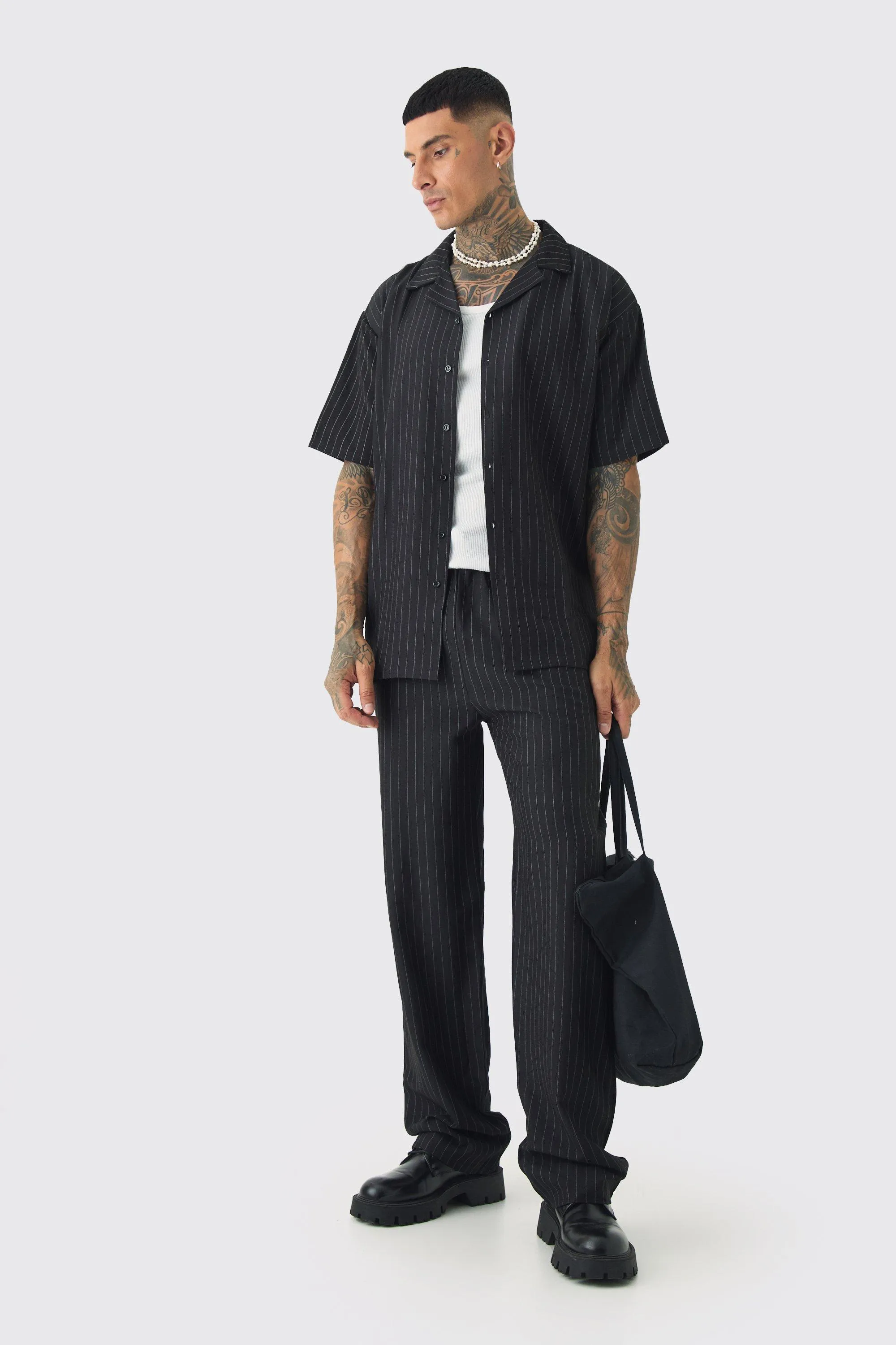 Tall Nadelstreifen Hemd & lockere Hose